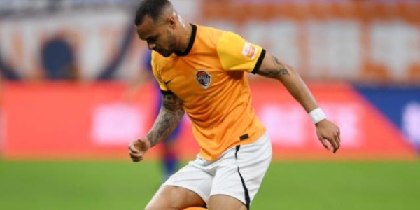 【中超】彭欣力首球福布斯戴帽 青岛5比0大胜深圳