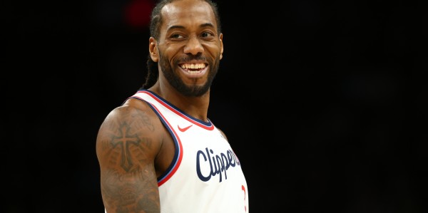 开云体育官方网站网址-小卡：若有事情发生管理层会通知我 但若他们希望保密我也尊重