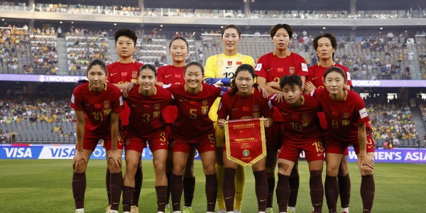 开云体育入口网址-足球报：三线挺进世界杯，女足2026年的复苏始于2015年足改