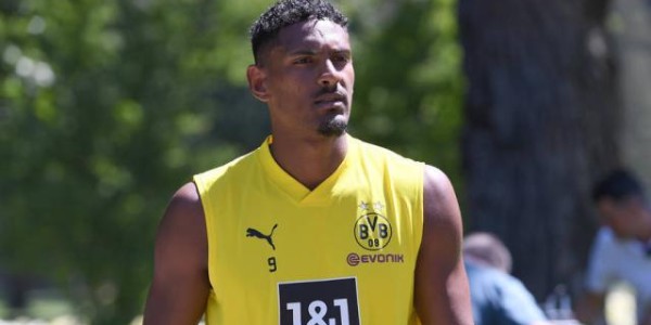 开云体育入口网址-多特官方：阿莱将接受化疗 缺阵数月