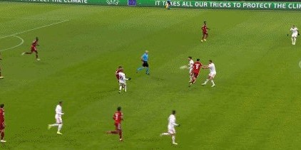 开云体育入口网址-【早报】CR7！欧冠滴神！