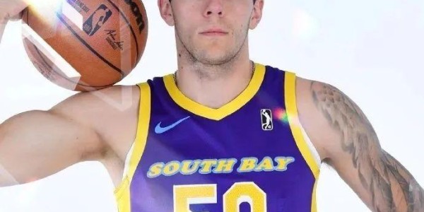 开云体育官方网站网址-刚刚！湖人签下中锋！这签约又让我哭了1个小时！