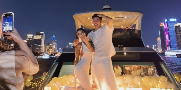 李添荣女友晒被求婚的现场照：爱的故事💐🤍💍 ​​​